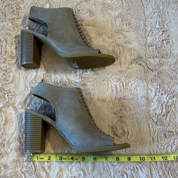 Size 8 - Picture 8 of 13